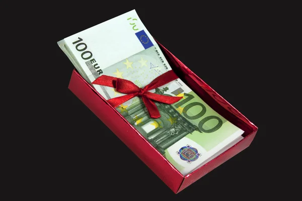 100 euros en efectivo por el presente aislado —  Fotos de Stock