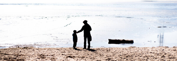 Woman and  child on the beach in the morning. Royalty Free Stock Images