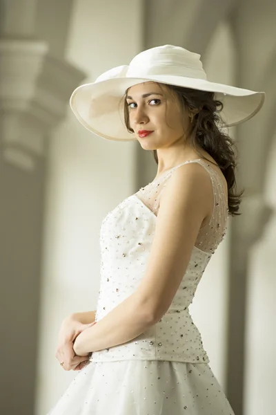 Young woman in white long dress and hat. — Stock Photo, Image