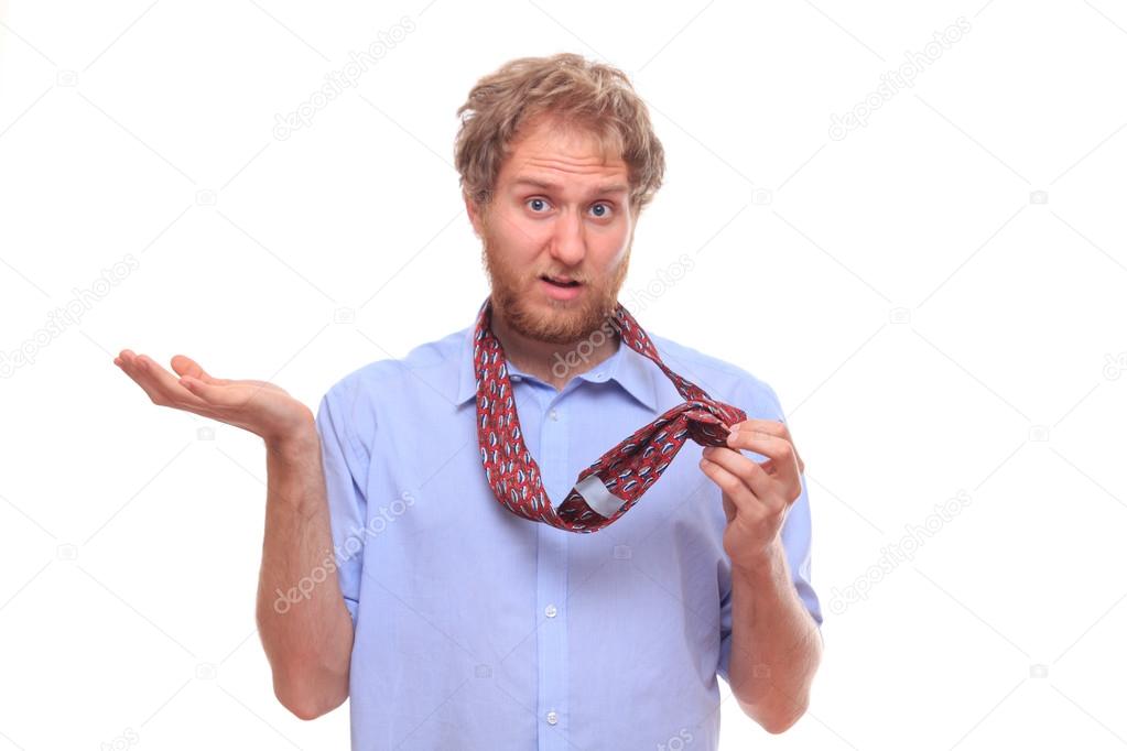Man do not know how to tie a tie 