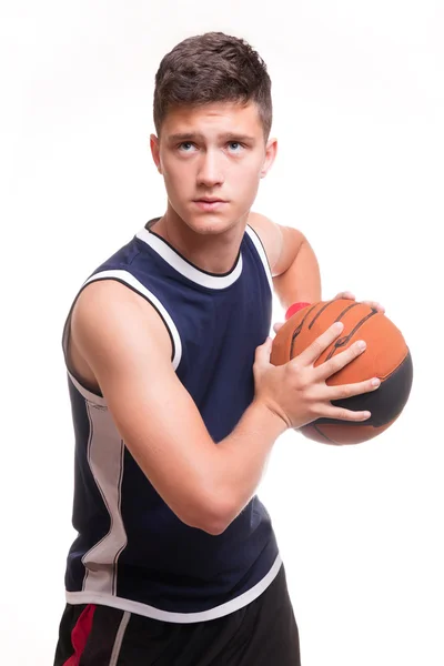 白色背景上球的篮球运动员 — 图库照片