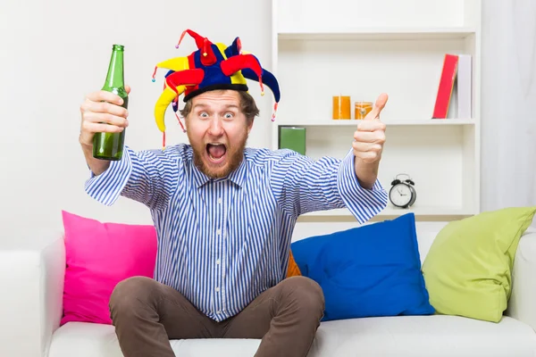 Fan screaming while watching the game at home — Stock Photo, Image