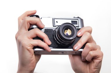 35 mm klasik kamera ile fotoğraf çekmek 