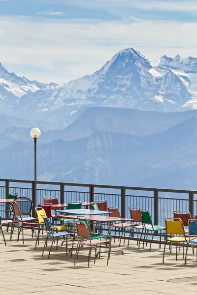 Aussichtsplattform und Restaurant in den Schweizer Hochalpen — Stockfoto