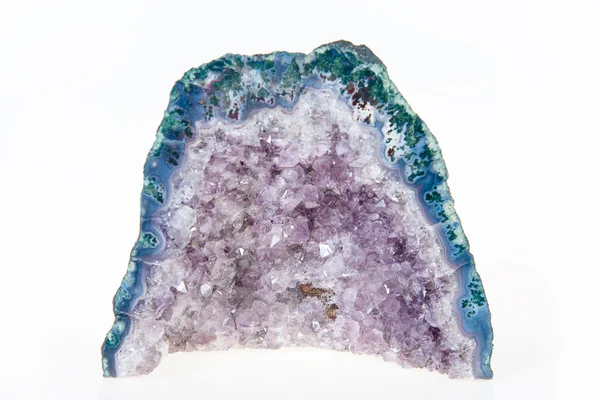 紫水晶 geode 晶体 — 图库照片