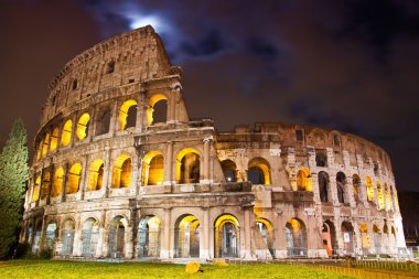 Colosseum gece görünümü
