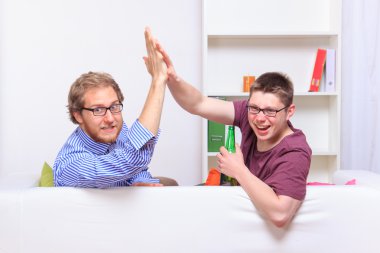 Beşlik kanepede vererek yapmayacağız çocuklar 