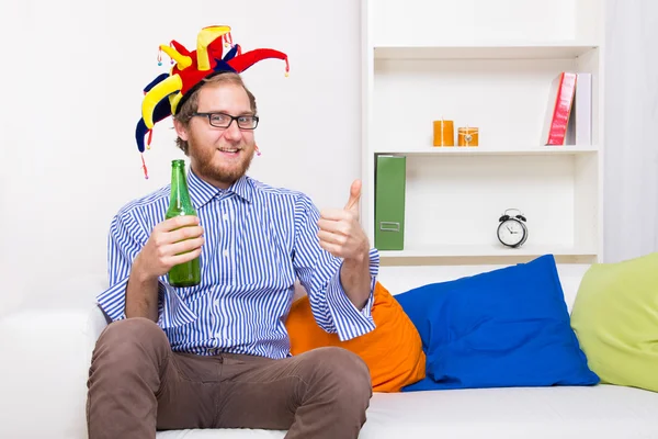 Fan watching the game at home — Stock Photo, Image