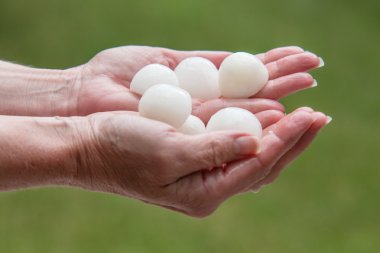 Eller doluya hailstorm sonra dolu
