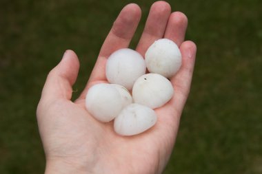 Eller doluya hailstorm sonra dolu
