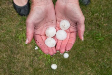 Elinde Hailstorm sonra Selam olsun