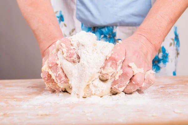 Hands kneading dough — Stock Photo, Image