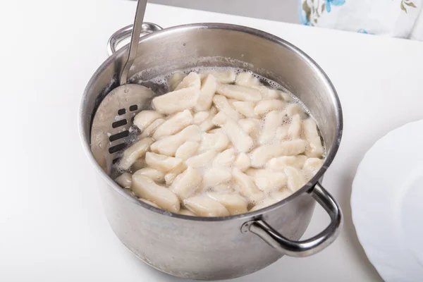 Nudeln im Topf kochen — Stockfoto