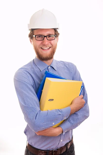 Молодой счастливый инженер в шлеме с документами — стоковое фото