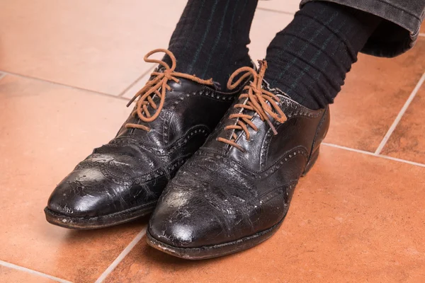 Damaged leather shoes — Stock Photo, Image