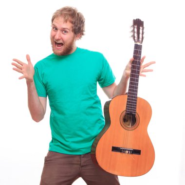 Sakallı adam gitar ile