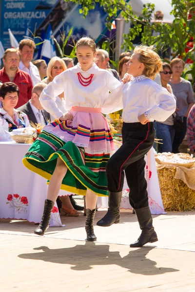 Tradiční lidové tance — Stock fotografie
