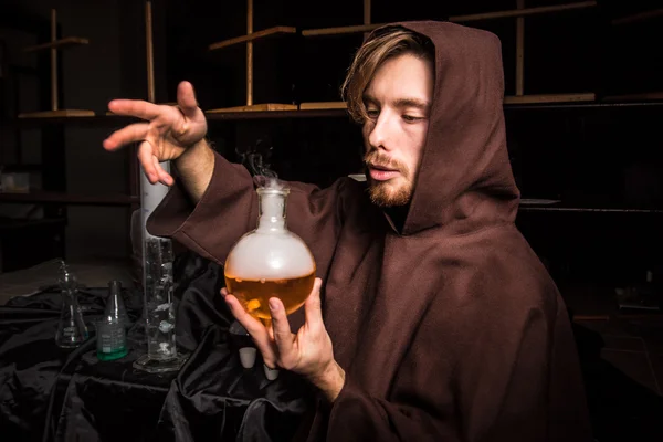 Alchemist in chemical laboratory — Stock Photo, Image