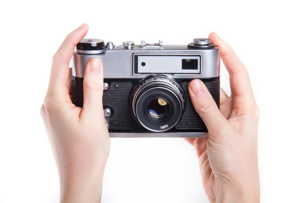 Handen met vintage camera — Stockfoto