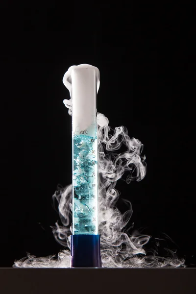 Laboratuvar tüpü kimyasal reaksiyon