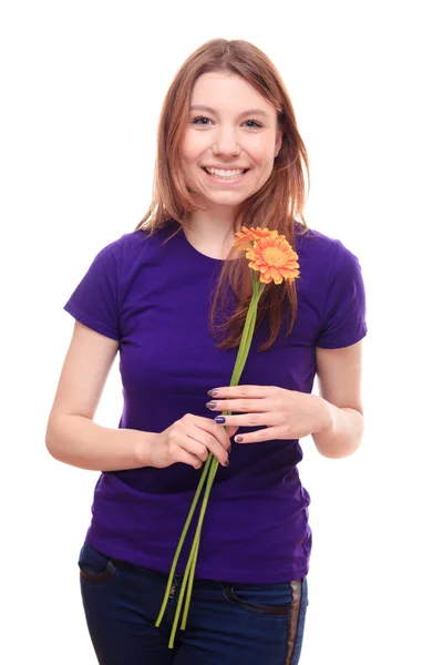 Vrouw bedrijf bloemen — Stockfoto