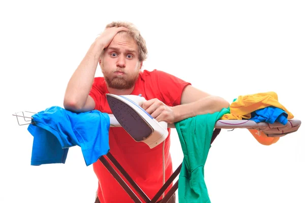 Hombre triste planchar ropa — Foto de Stock