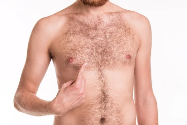 Homem tem problema com o cabelo no peito — Fotografia de Stock