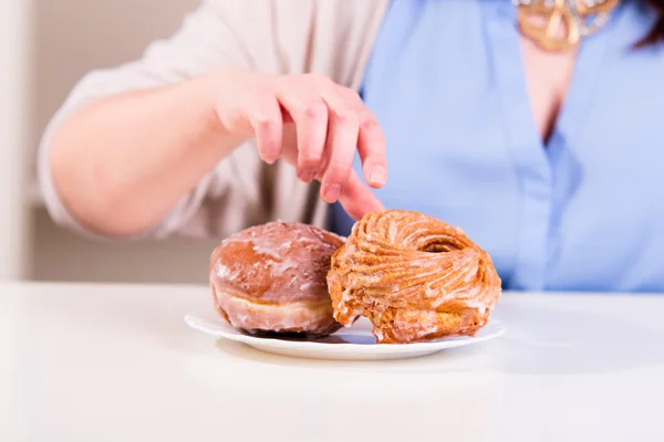 Woman hand taking donut — Stock Photo, Image