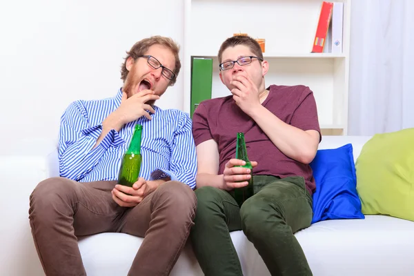 Two bored guys drinking beer — Stock Photo, Image