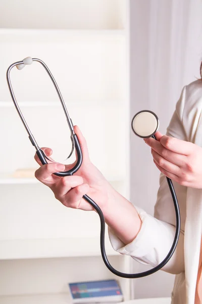 Doctor in hospital holding stethoscope — Stock Photo, Image