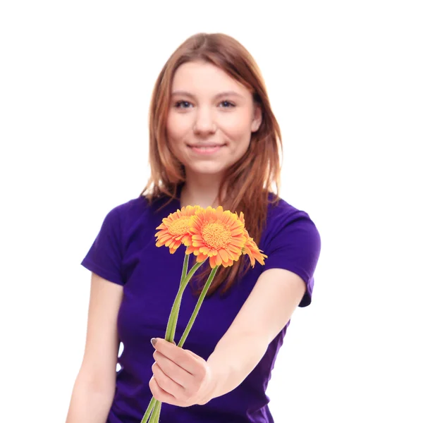 きれいな女性の花を持つ — ストック写真