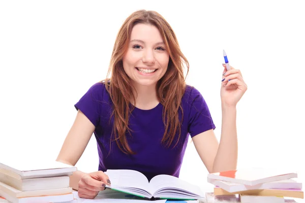 Junge Frau lernt mit Büchern — Stockfoto