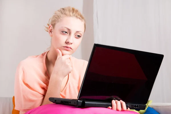 Girl with laptop at home — Stock Photo, Image