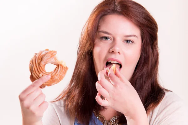 Fat  woman eating donut — Stock Photo, Image