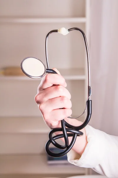 Doctor in hospital holding stethoscope — Stock Photo, Image