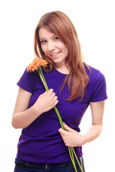 Mulher bonita segurando flores — Fotografia de Stock