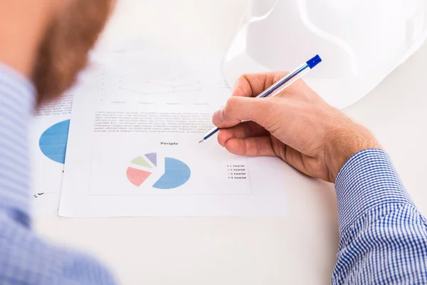 Man checks the company documents at your desk — Stock Photo, Image