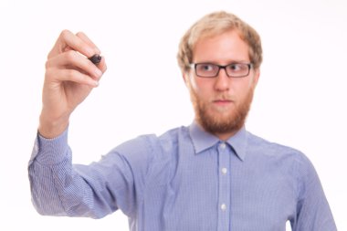 Şeffaf yönetim kurulu üzerinde yazılı genç adam