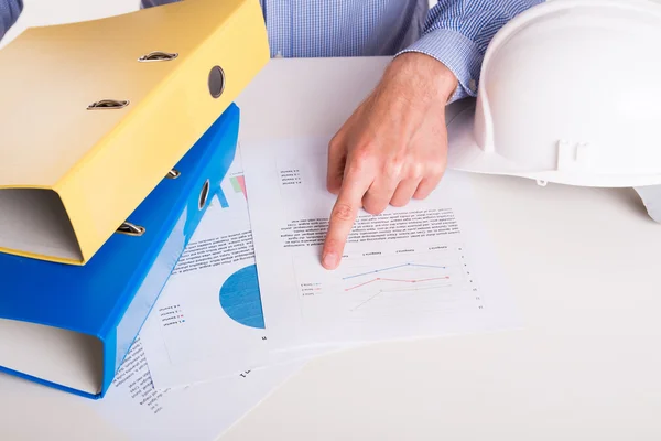 Engineer with papers at desk — Stock Photo, Image