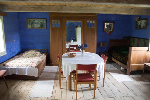 Innenausstattung eines alten Bauernhauses in Polen — Stockfoto