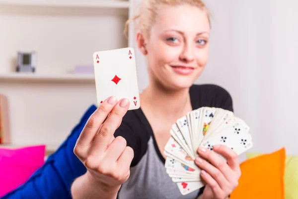 Woman playing cards — Stock Photo, Image