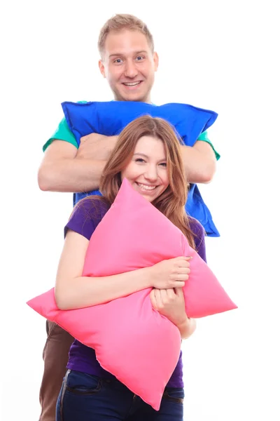 Hombre y mujer sosteniendo almohadas —  Fotos de Stock