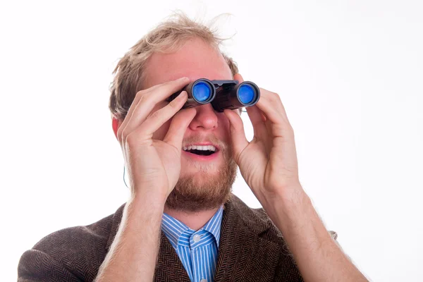 Homem excitado assistindo através de binóculos — Fotografia de Stock