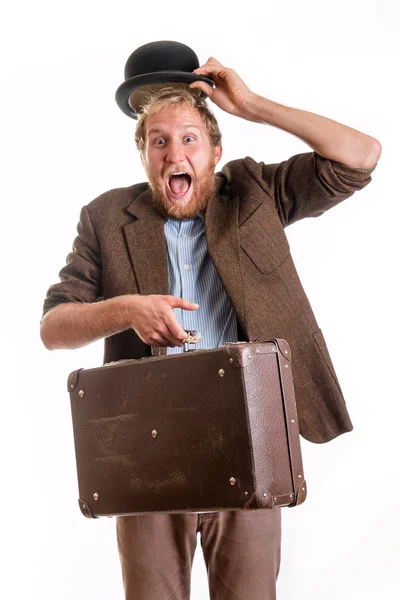 Funny traveler bearded man with an old suitcase — Stock Photo, Image