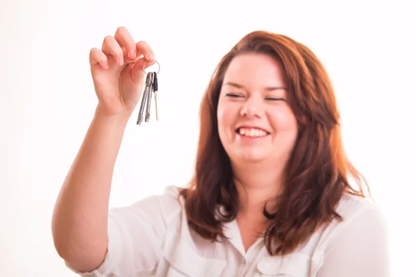 Vrouw met huis sleutels — Stockfoto