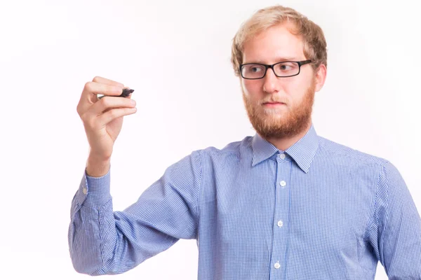 Homem escrevendo em placa transparente — Fotografia de Stock