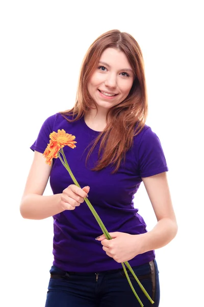 Mulher bonita segurando flores — Fotografia de Stock