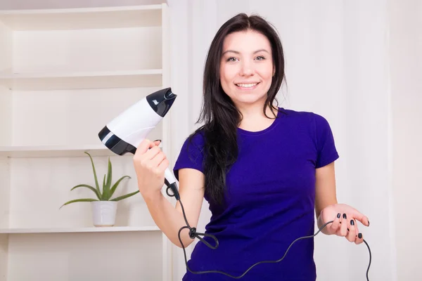 Jovem com secador de cabelo — Fotografia de Stock