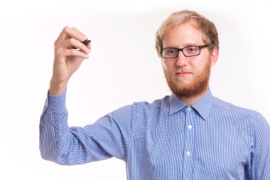 Şeffaf yönetim kurulu üzerinde yazılı genç adam