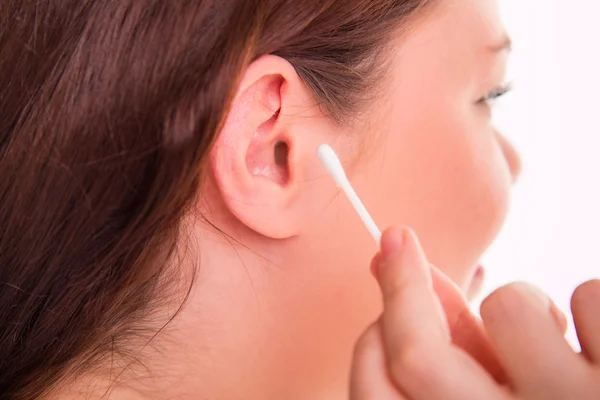 Vrouw schoonmaken oor — Stockfoto